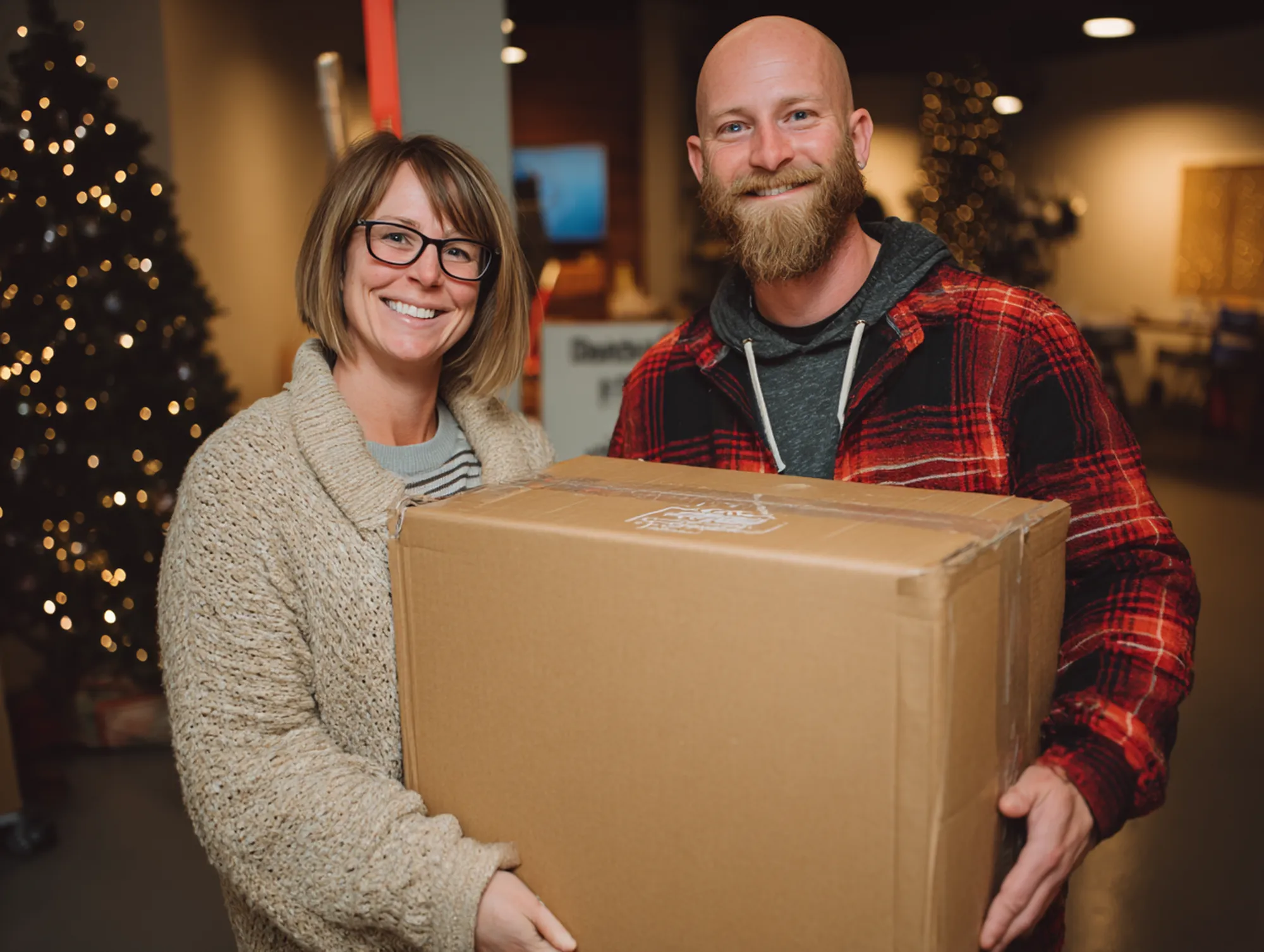 Safe Lifting During Holiday Prep: Tips to Prevent Back Injuries 1 Holiday Lifting Dos and Donts